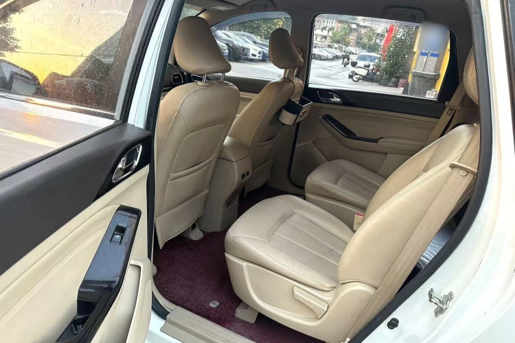 宝骏730 2014款 1.5L 手动舒适ESP版 7座中控内饰21