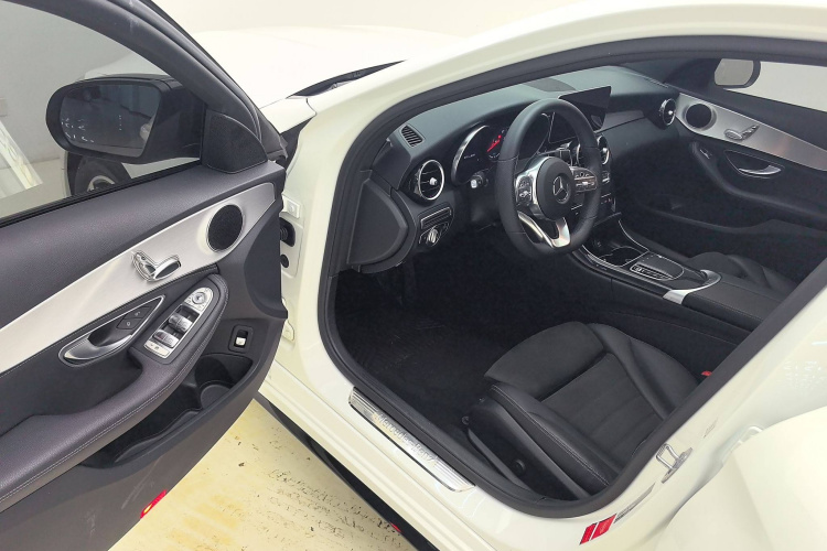 奔驰C级 2019款 C 260 运动版中控内饰7002