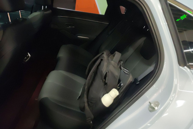 比亚迪 秦L 2025款 DM-i 智驾版 120KM领先型中控内饰7004