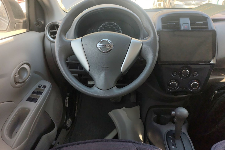 日产 阳光 2015款 1.5XE CVT舒适版中控内饰13