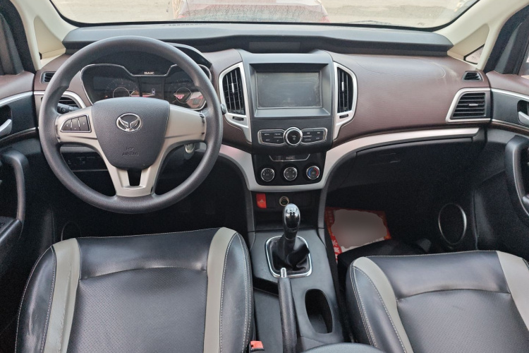 北汽幻速H3 2017款 1.5L 手动舒适天窗版中控内饰7002