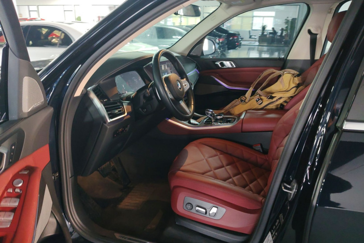 宝马X5 2022款 改款 xDrive 30Li 尊享型M运动套装中控内饰20
