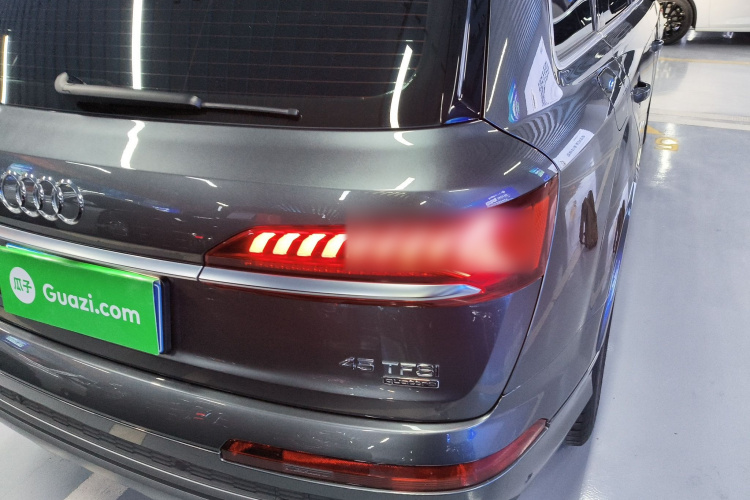 奥迪Q7 2022款 45 TFSI quattro S line运动型车身外观9