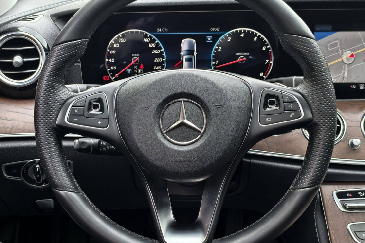 奔驰E级 2018款 改款 E 200 L 4MATIC中控内饰7004