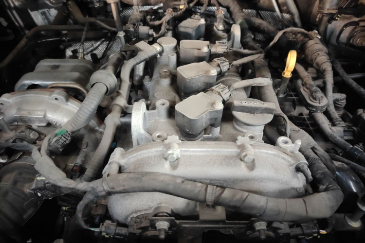 红旗HS7 2022款 2.0T DCT两驱智联旗享版 五座机舱底盘24