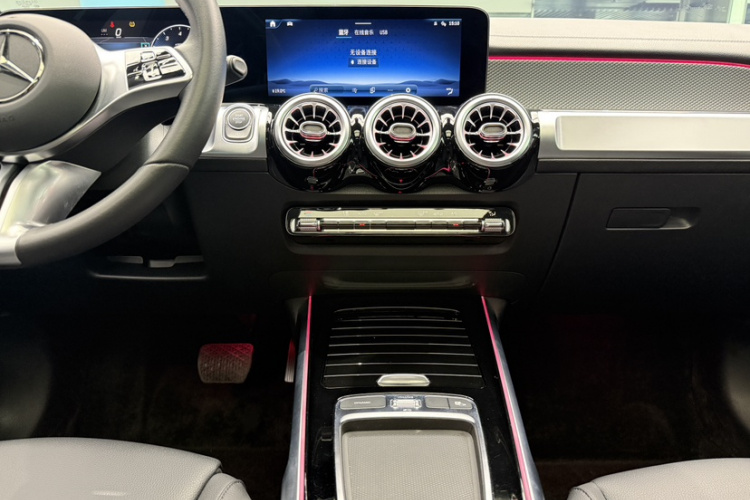 奔驰GLB 2024款 改款 GLB 200 动感型中控内饰7004