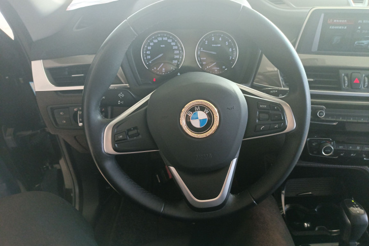 宝马X1 2019款 sDrive18Li 尊享型中控内饰13