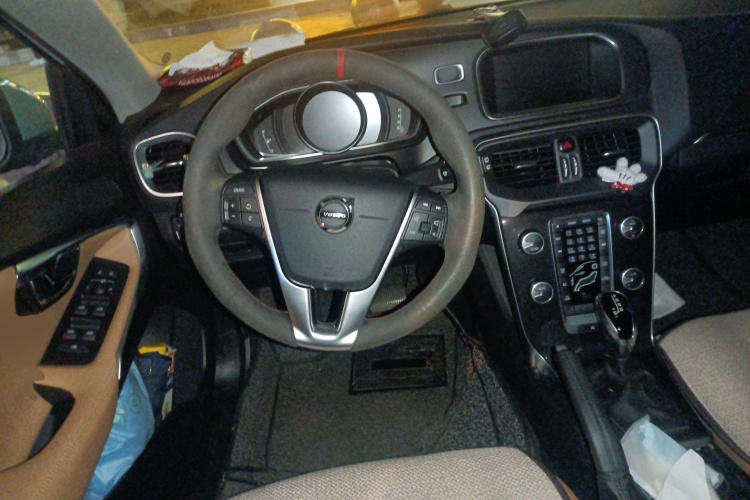 沃尔沃V40 2019款 T3 智逸版中控内饰13
