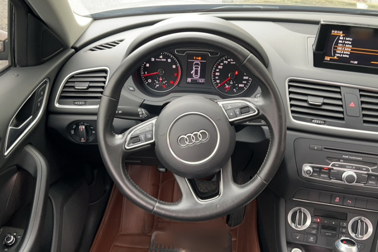 奥迪Q3 2016款 35 TFSI 典藏版 舒享型中控内饰7008