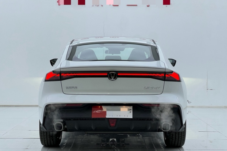 长安UNI-V 2024款 1.5T 尊贵型车身外观6004