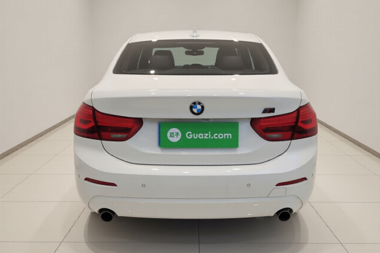 宝马1系 2020款 120i 时尚型车身外观6