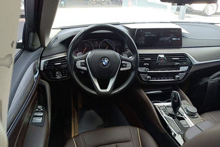 宝马5系 2019款 530Li xDrive 豪华套装中控内饰7001