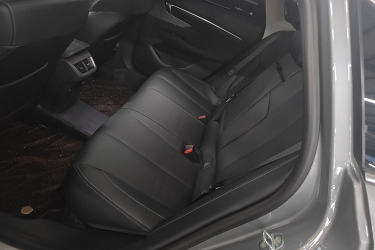 别克 君越 2023款 28T 越尊版中控内饰21