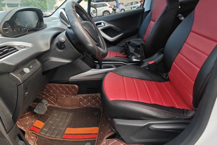 标致2008 2014款 1.6L 自动潮流版中控内饰19