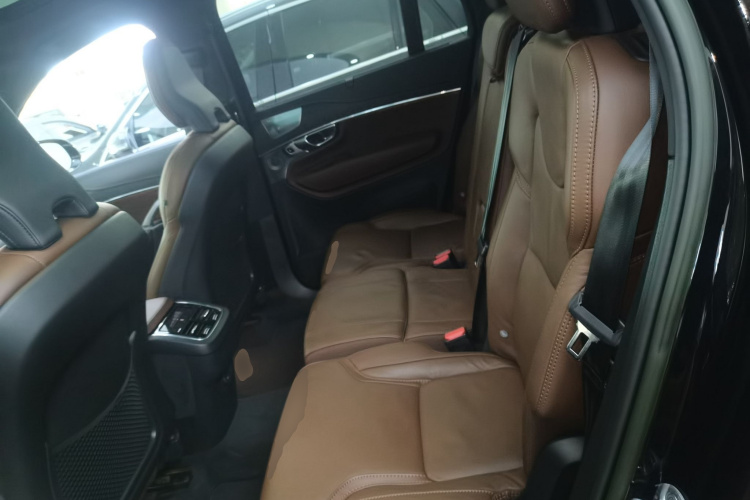 沃尔沃XC90 2023款 B6 智雅豪华版 7座中控内饰7004