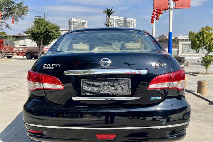 日产 轩逸 2012款 经典 1.6XE 手动舒适版车身外观6