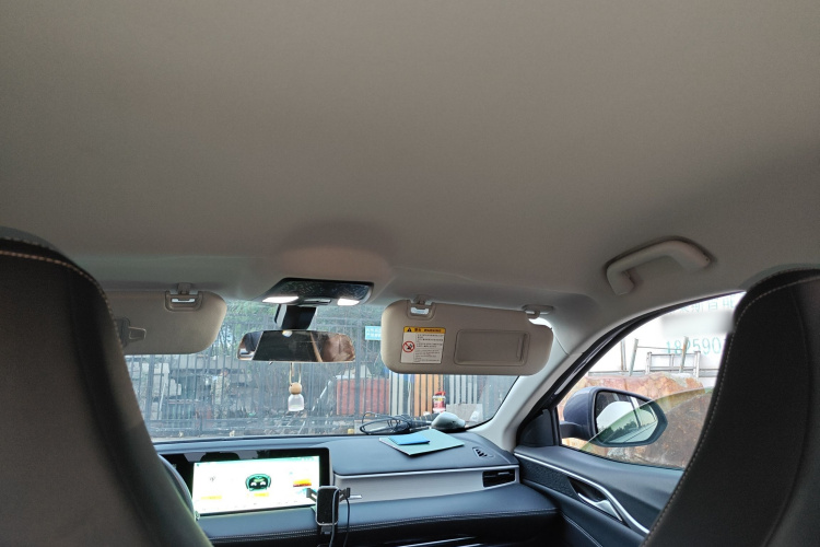 哪吒汽车 哪吒U 2022款 Pro 400 畅行版中控内饰22