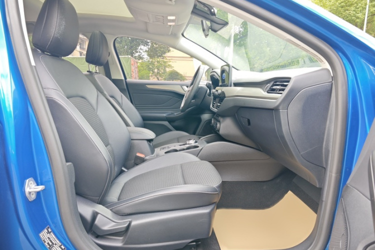 福特 福克斯 2020款 两厢 EcoBoost 180 自动锋潮型中控内饰7005