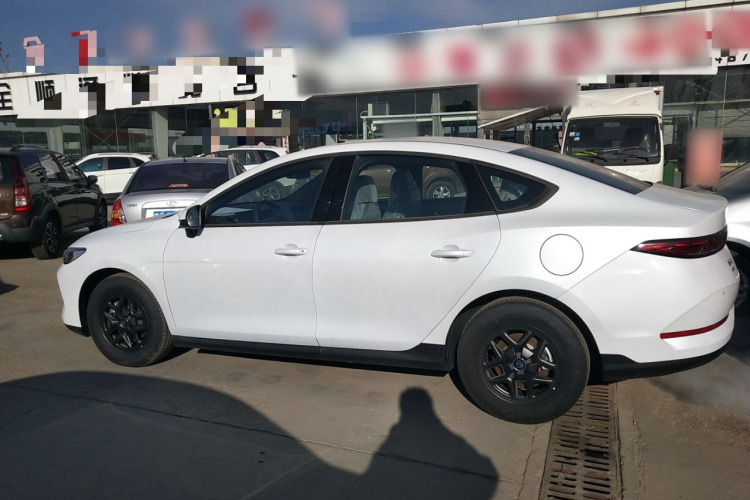 比亚迪 秦PLUS 2025款 DM-i 智驾版 55KM领先型车身外观4