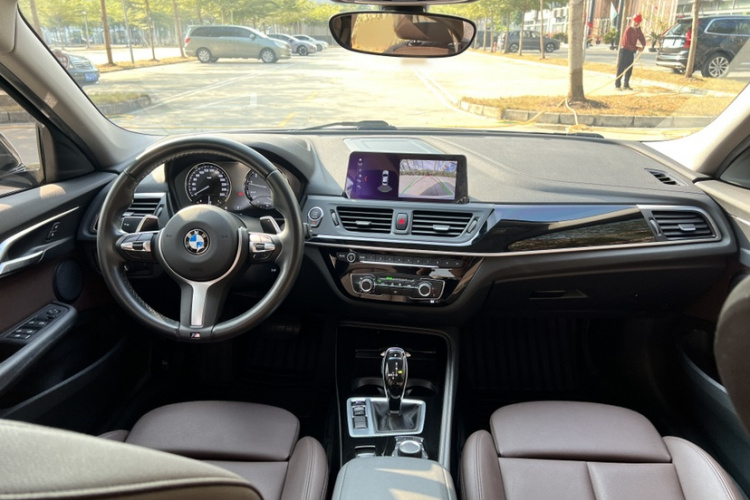 宝马1系 2020款 125i 领先型M运动套装中控内饰7003