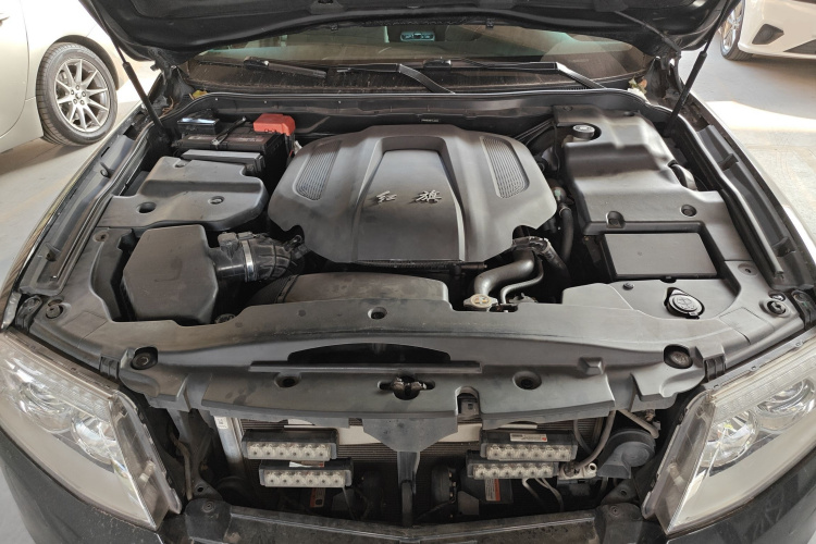 红旗H7 2015款 2.0T 豪华型机舱底盘24