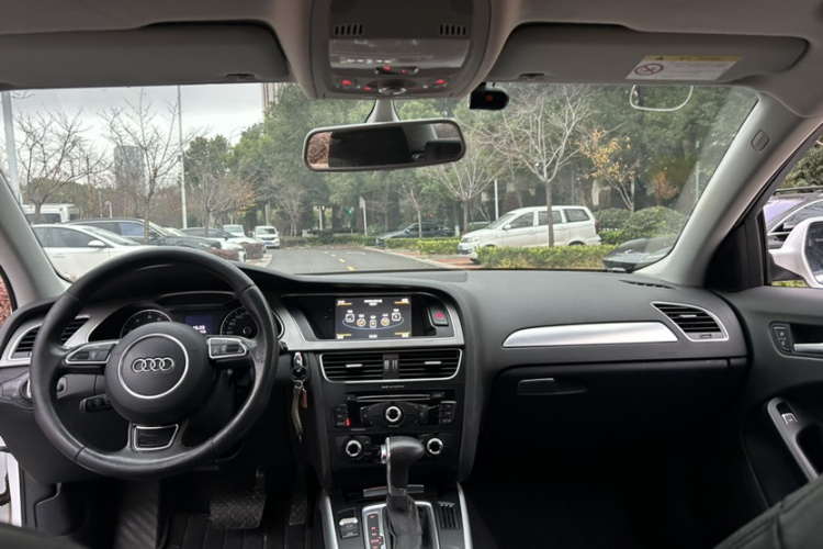 奥迪A4L 2015款 35 TFSI 自动标准型中控内饰7005