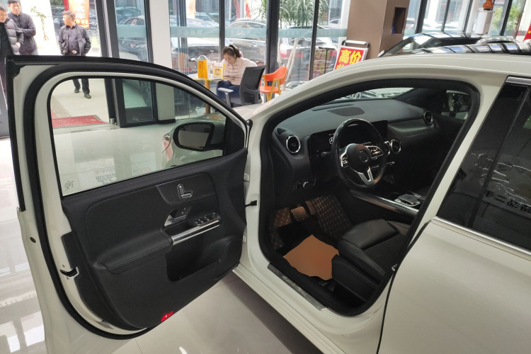 奔驰B级 2020款 B 200 动感型中控内饰20