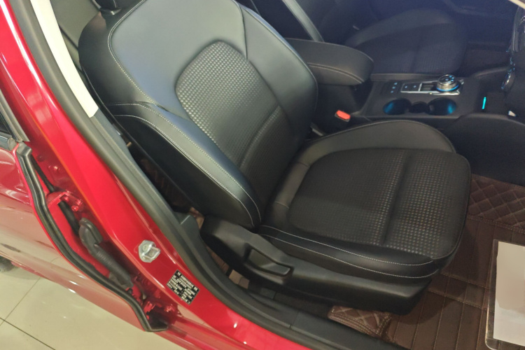 福特 福克斯 2020款 两厢 EcoBoost 180 自动锋潮型局部细节41