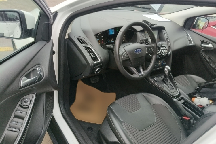 福特 福克斯 2018款 两厢经典 1.6L 自动风尚型智行版中控内饰7003