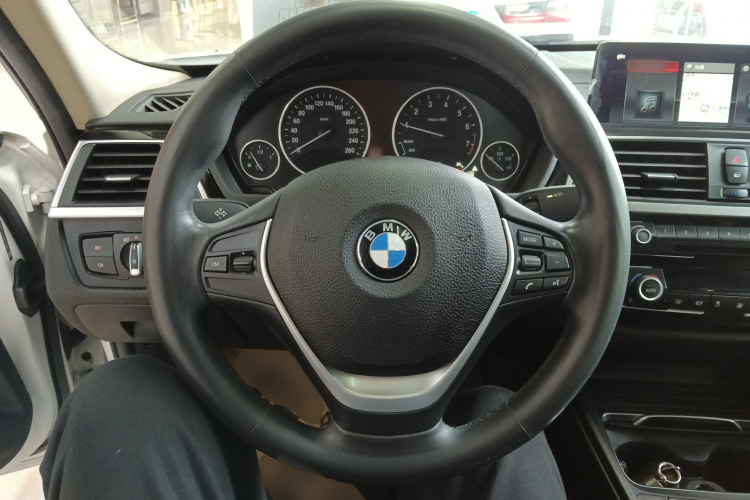 宝马3系 2019款 320Li 时尚型中控内饰13