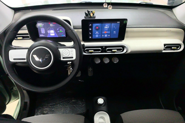 五菱汽车 宏光MINIEV 2024款 第三代 170km中控内饰7002