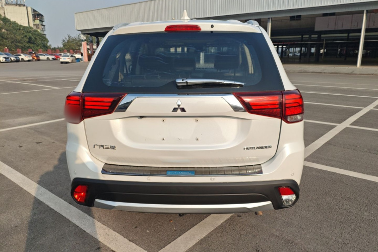 三菱 欧蓝德 2018款 2.4L 四驱豪华版 7座车身外观6