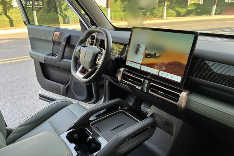 奇瑞iCAR 03 2024款 401km 两驱标准进阶版中控内饰7008