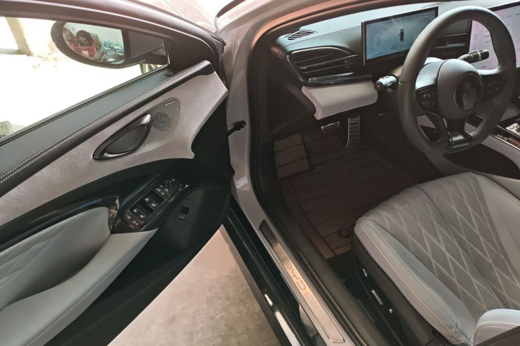 比亚迪 海豹 2023款 冠军版 700km 性能版中控内饰7003