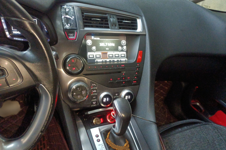 DS 5 2013款 1.6T 豪华版THP200局部细节16