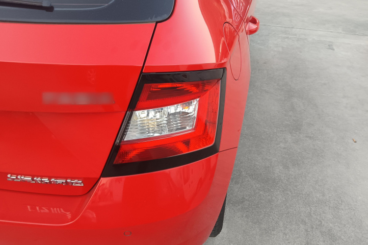 斯柯达 晶锐 2017款 1.4L 手动车享版车身外观6006