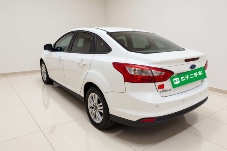 福特 福克斯 2012款 三厢 1.6L 手动舒适型车身外观5