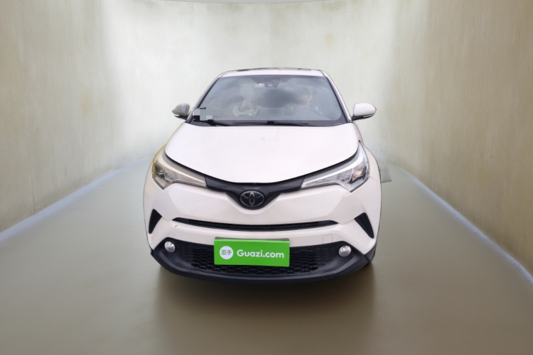 丰田C-HR 2018款 2.0L 领先天窗版 国VI车身外观2