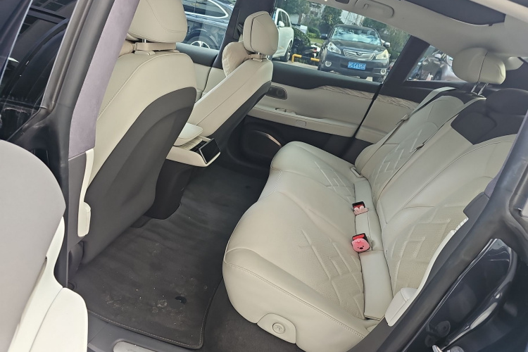 蔚来ET7 2022款 100kWh 首发版中控内饰7004