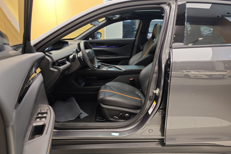 长安UNI-V 2024款 1.5T 尊贵型车身外观6009