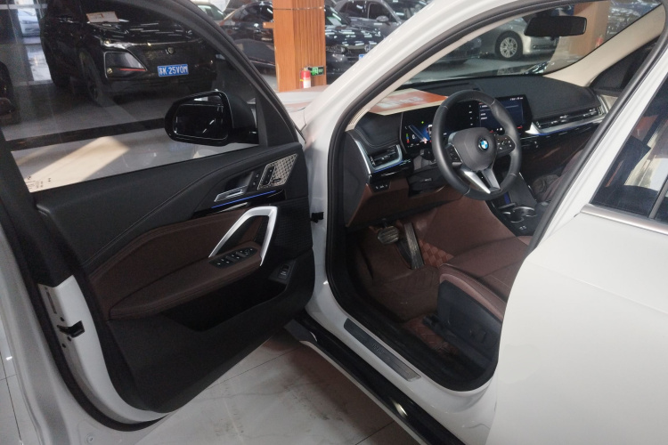 宝马X1 2023款 sDrive25Li X设计套装中控内饰20