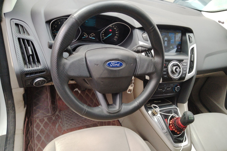 福特 福克斯 2015款 三厢 1.6L 手动舒适型中控内饰13