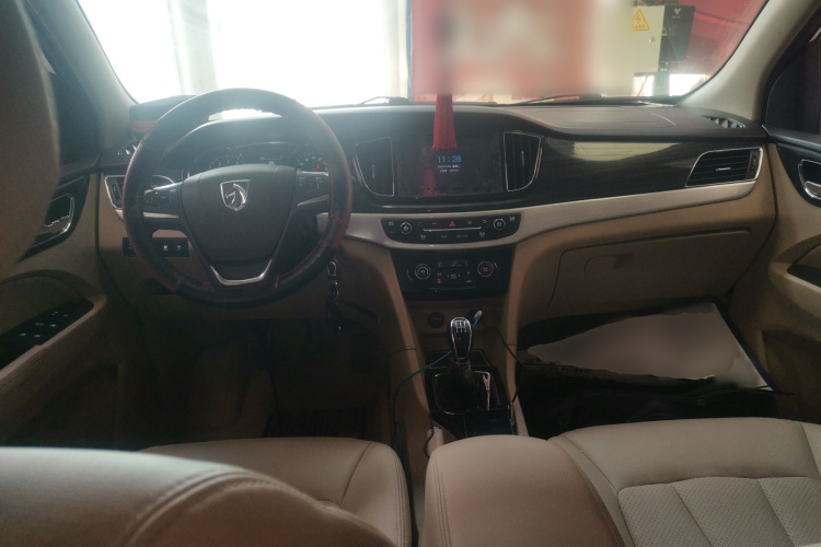 宝骏730 2016款 1.5L 手动豪华型 7座中控内饰7002