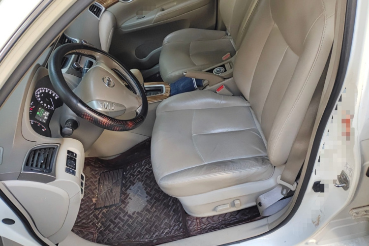 日产 轩逸 2014款 1.6XV CVT尊享版中控内饰19