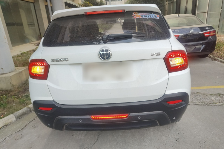 中华V3 2016款 1.5L 手动舒适型车身外观6