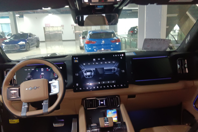 方程豹 豹8 2025款 智勇旗舰版 7座中控内饰7002