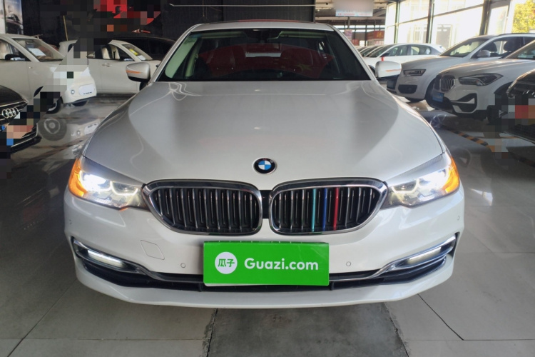 宝马5系 2019款 530Li 领先型 豪华套装车身外观2