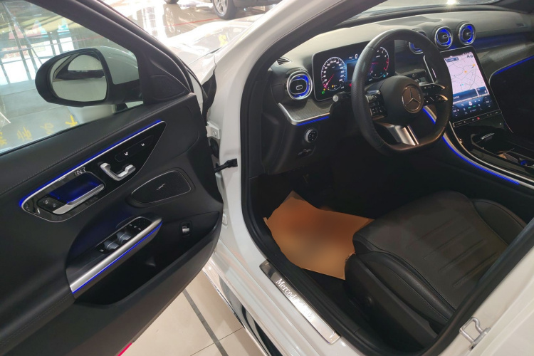 奔驰C级 2023款 改款 C 260 L 运动版 4MATIC中控内饰7003