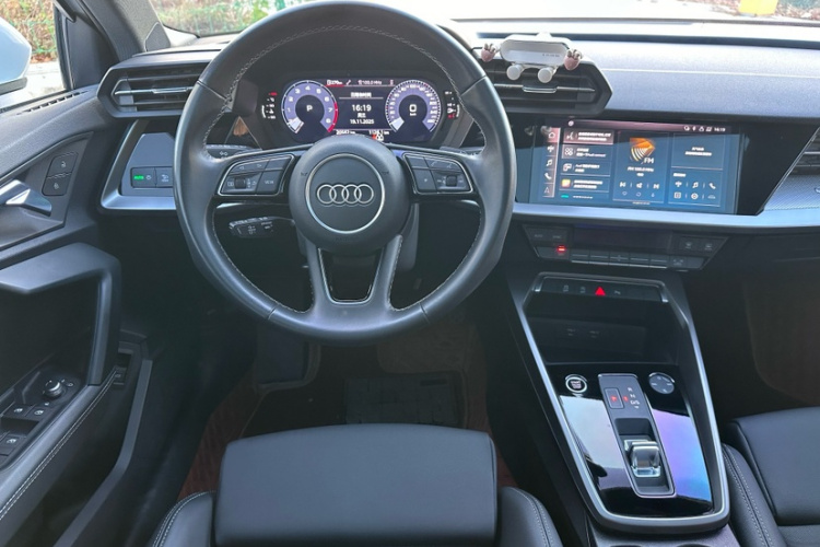 奥迪A3 2023款 改款 Sportback 35 TFSI 时尚运动型中控内饰7004