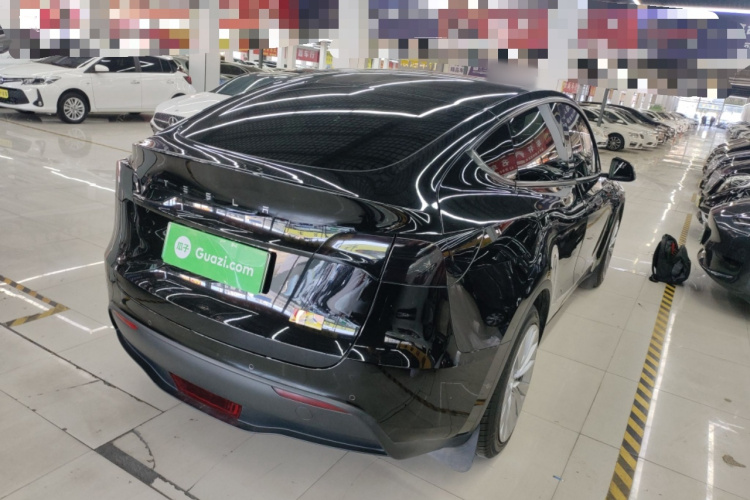 特斯拉 Model Y 2022款 改款 后轮驱动版车身外观7